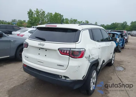 2018 Jeep Compass Latitude 4X4 z USA, uszkodzony, nr VIN 3C4NJDBB4JT453583